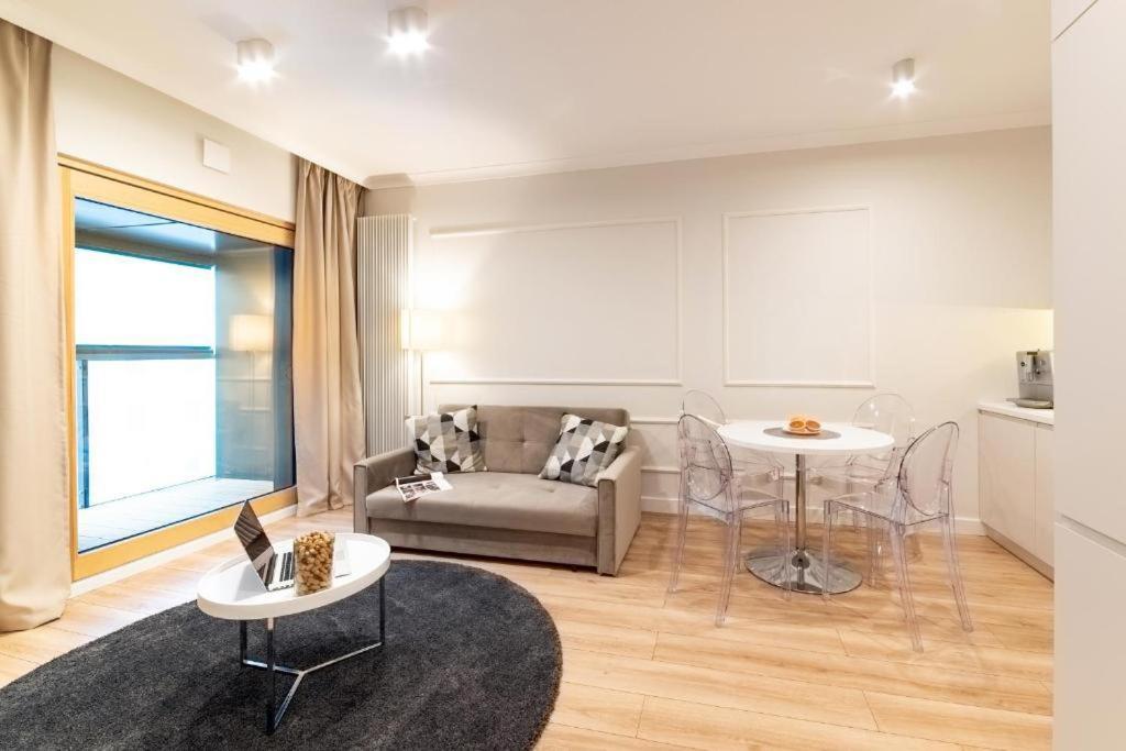 Mennica Residence Luxury Location 바르샤바 외부 사진